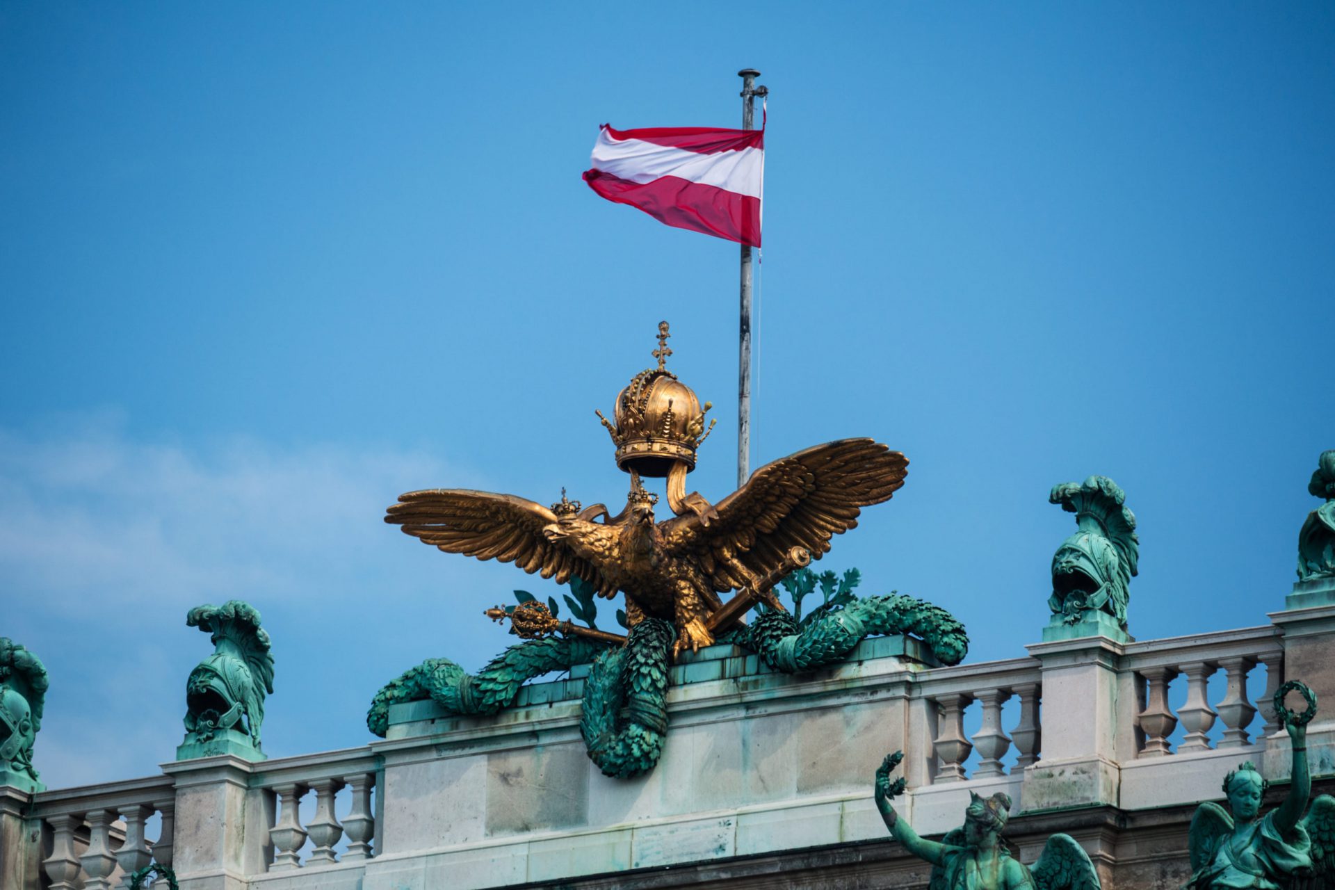 Rot Weiß Rot Karte Herumdoktoren an Symptomen Arbeit Wirtschaft