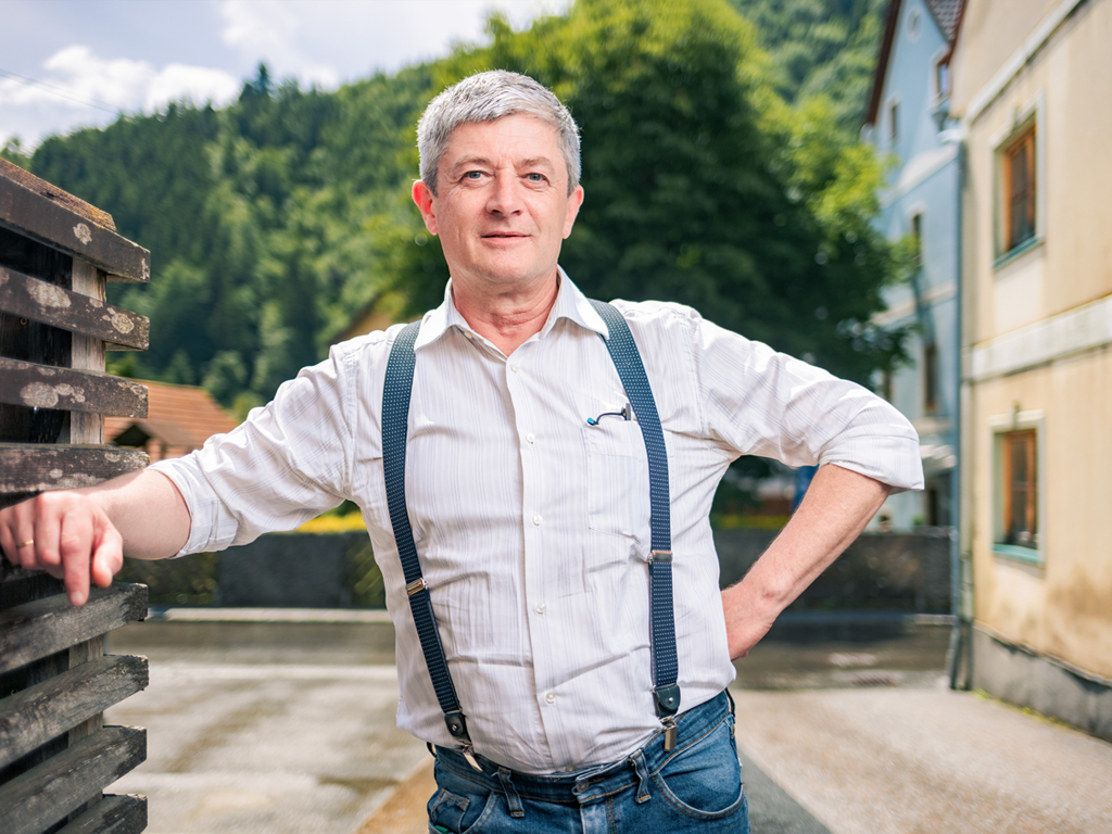 Porträt Fritz Pichler, Bürgermeister a. D.. Sein Dorf hatte eine der ersten Energiegemeinschaften in Österreich.