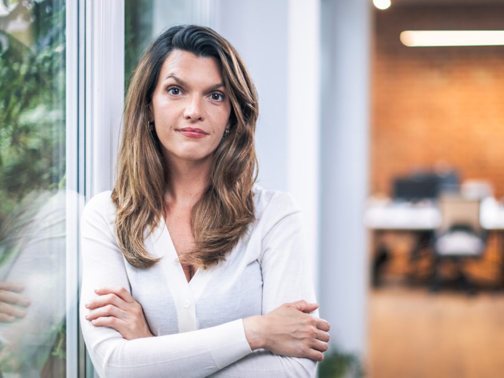 Portrait von Barbara Blaha vom Momentum Institut beim Interview.