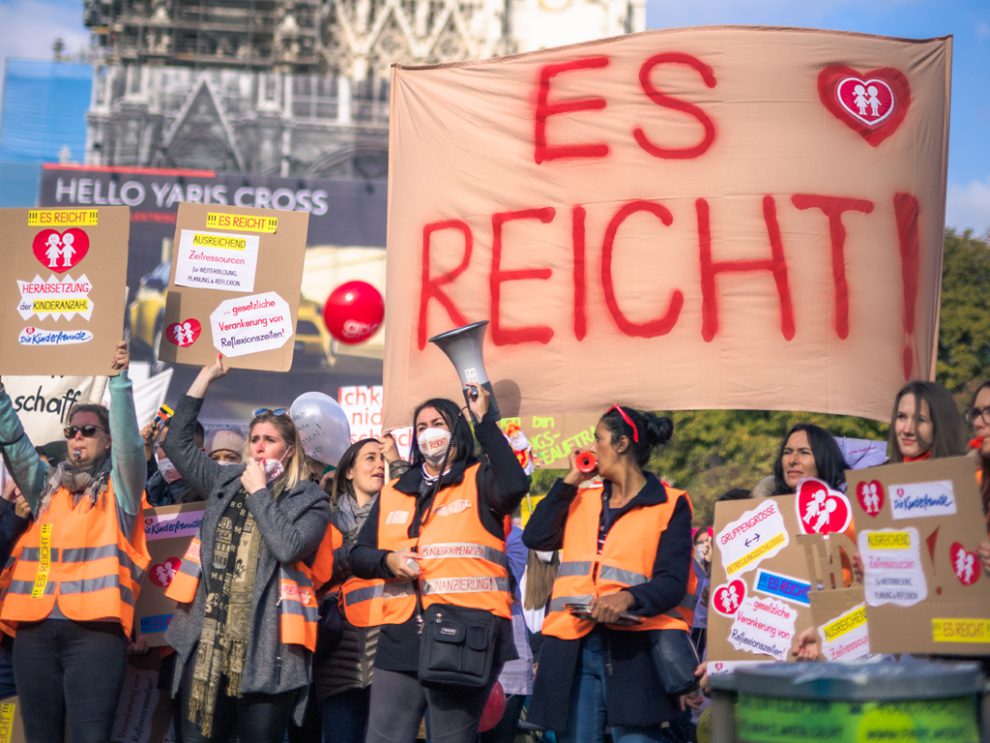 Ein Streik für bessere Kinderbetreuung.