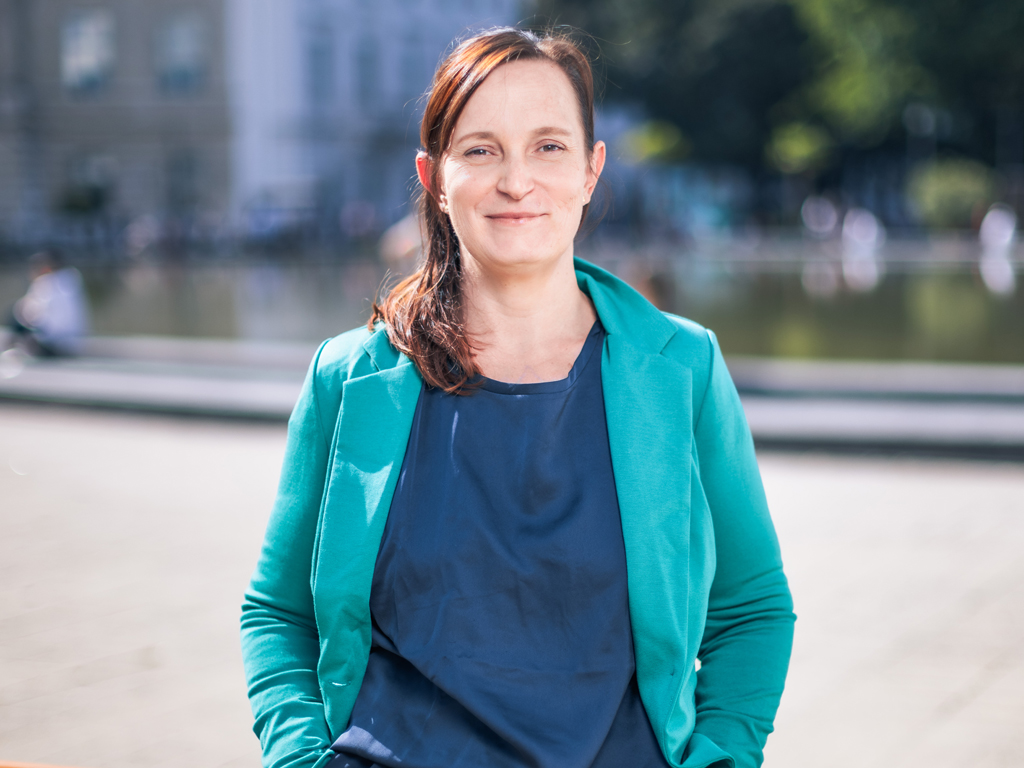 Portrait Simone Hudelist von der AK Wien im Interview über Inklusion.