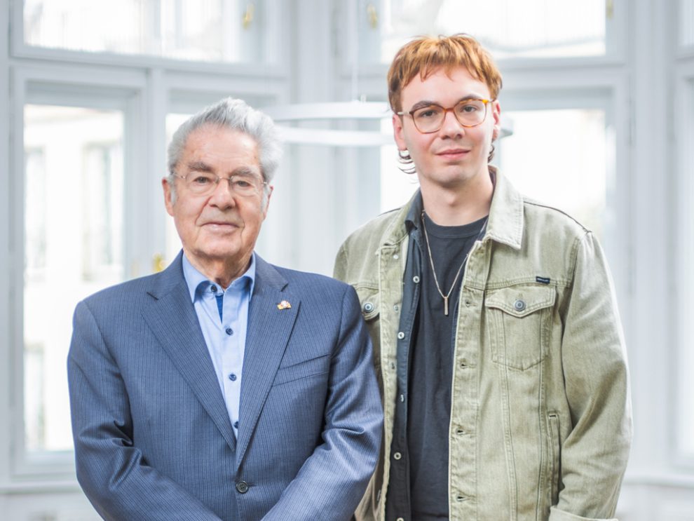 Heinz Fischer, ehemaliger Nundespräsident, und Matthias Hauer, Landes- und Bundesjugendsekretär der ÖGJ.