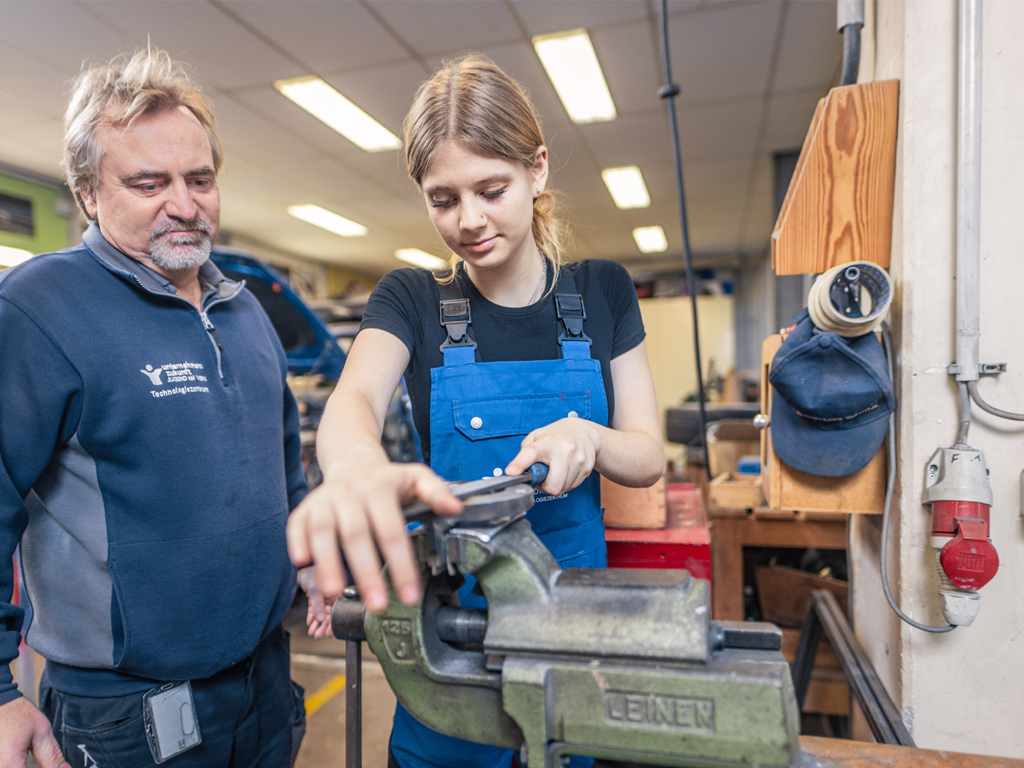 Chelsea Möstl in der Lehrwerkstatt Jugend am Werk